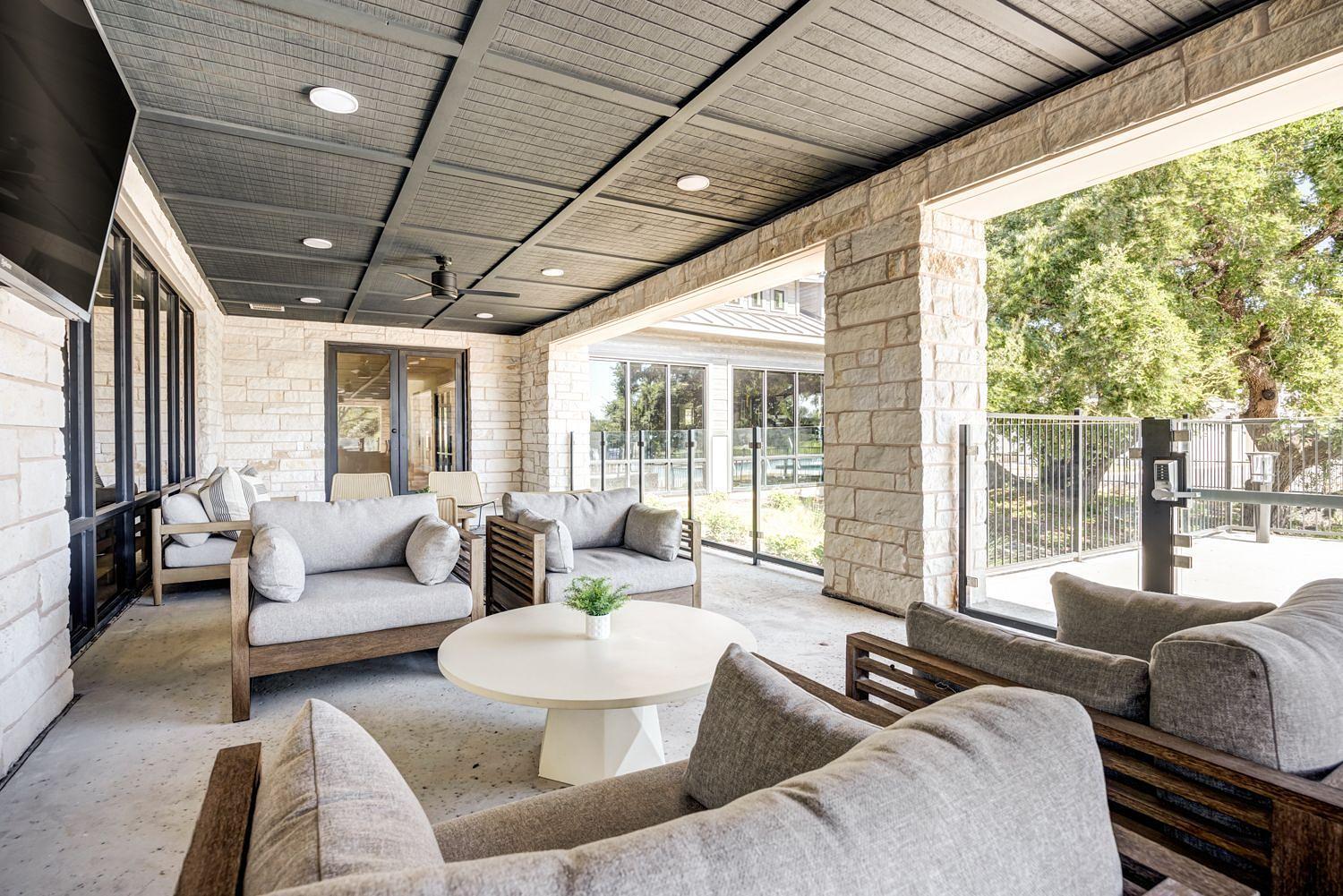 Building Photo - 210 Nottingham Ln