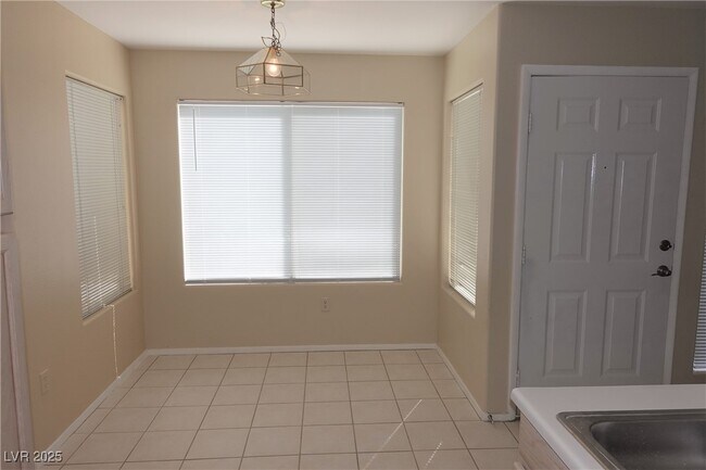 Building Photo - 3131 Key Largo Dr