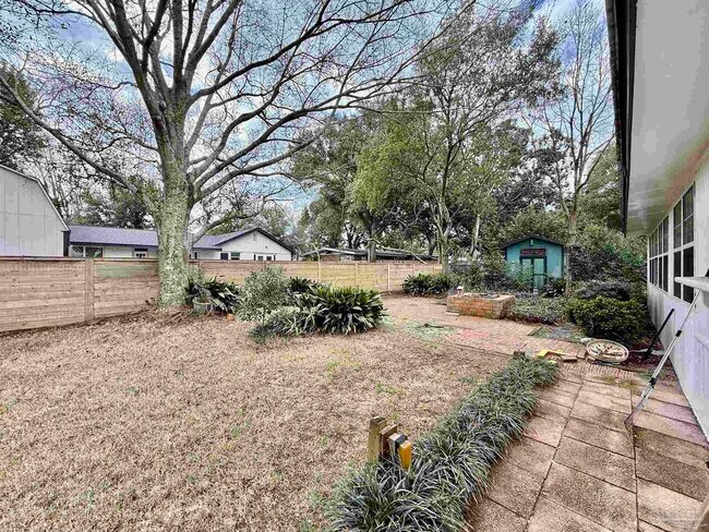 Building Photo - 205 Fairpoint Dr