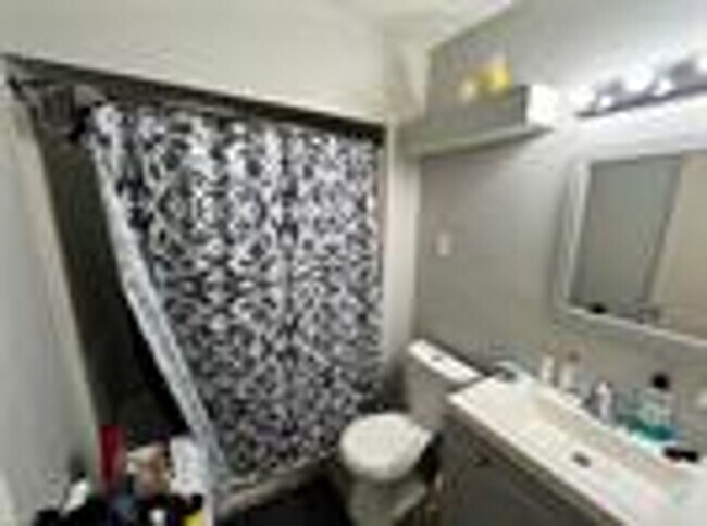 Building Photo - 2118 Denison Ave