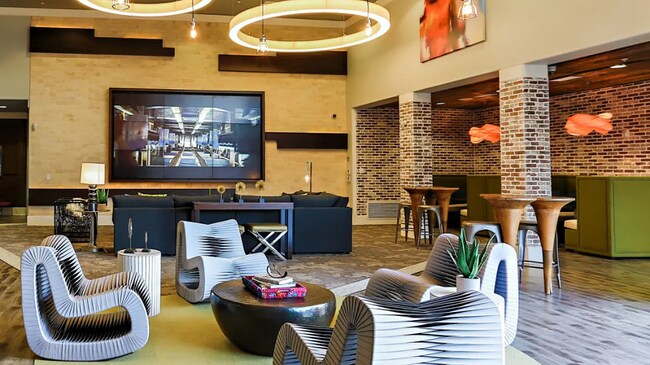 Building Photo - 1260 E University Dr