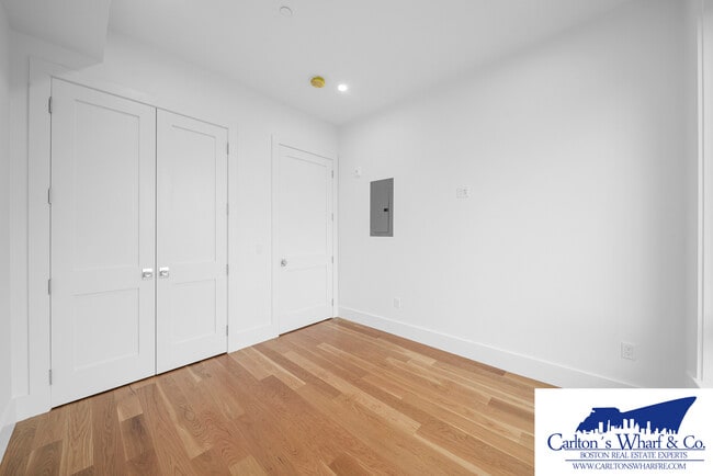 Building Photo - 218 Old Colony Ave