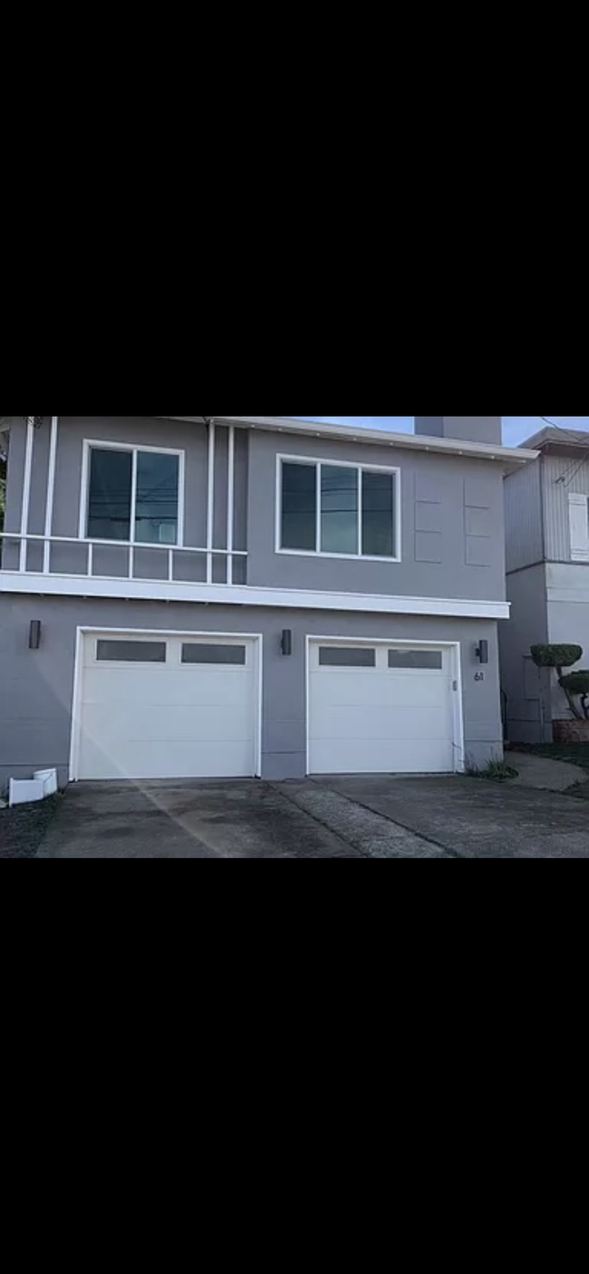 Building Photo - 61 Alta Vista Way