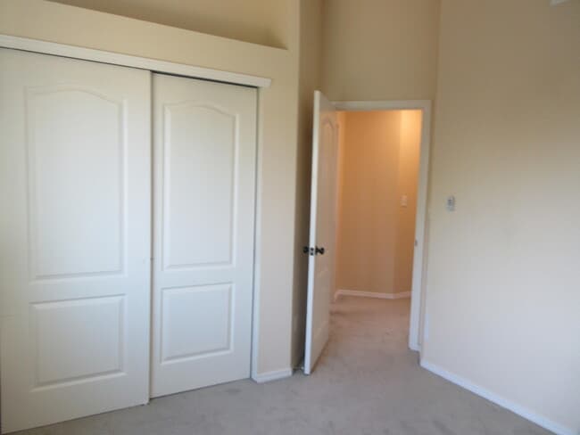 Building Photo - 14310 Island Point Dr