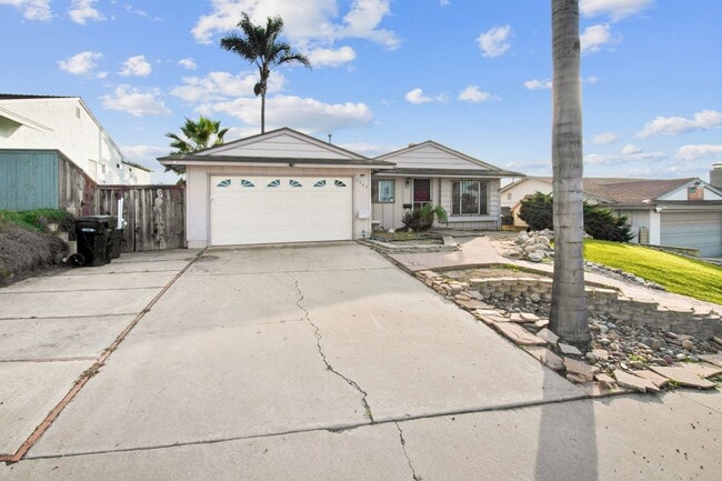 Building Photo - Long Term unfurnished rental!