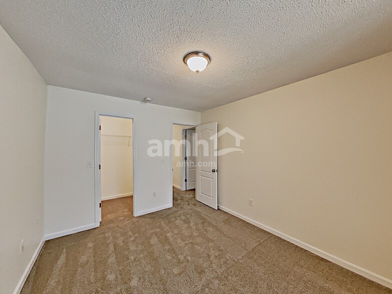 Building Photo - 1086 Berkley Dr SE