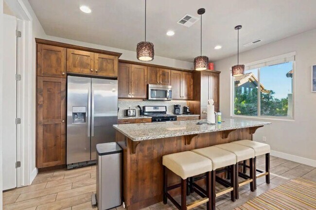 Building Photo - 3800 Paradise Vlg Dr