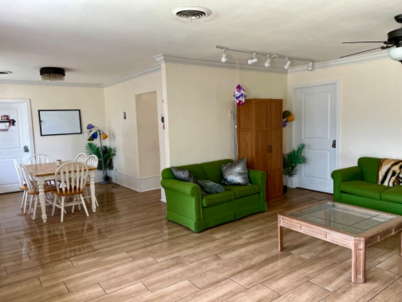 Building Photo - 211 Arricola Ave