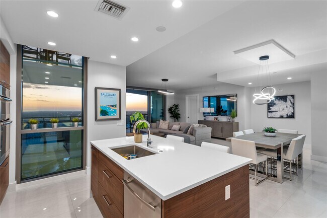 Building Photo - 100 E Las Olas Blvd