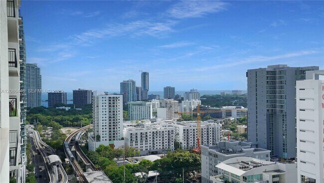 Building Photo - 999 SW 1st Ave