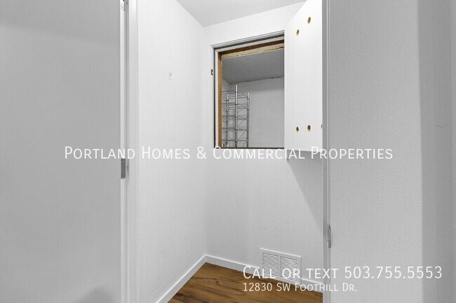 Building Photo - 12830 SW Foothill Dr