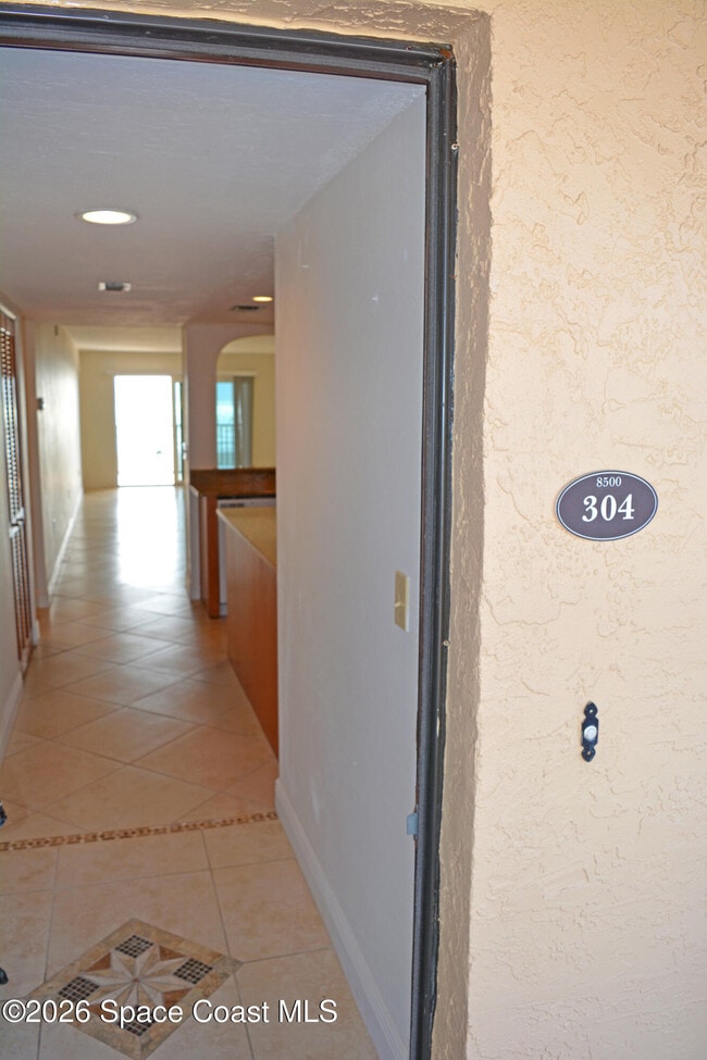 Building Photo - 8500 Ridgewood Ave