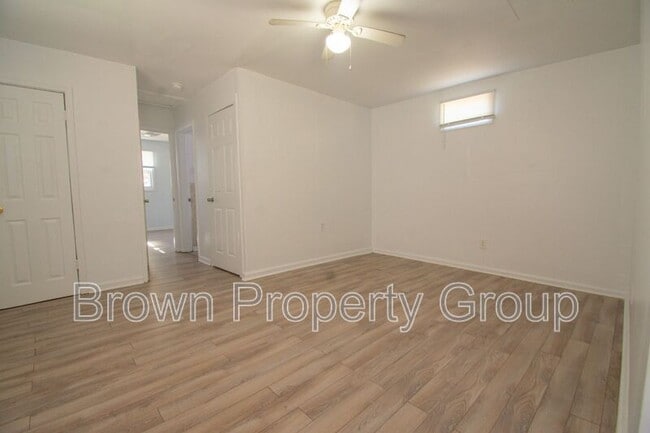 Building Photo - 714 Eva Cir