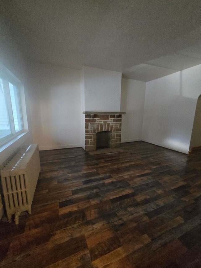 Building Photo - Large 3br house!