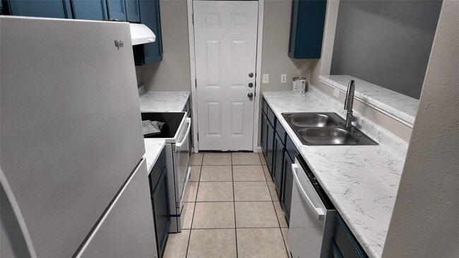 Building Photo - 3032 La Estancia Ln