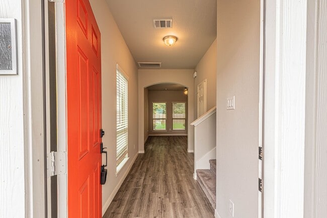 Building Photo - 165 Camelot Pl Ct