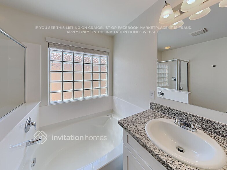 Building Photo - 14836 W Windrose Dr