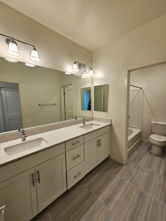 Building Photo - 1969 Cottage Dr