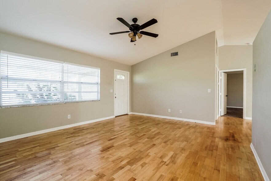 Building Photo - 28 SW 13th St