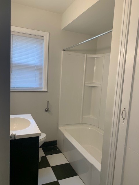 Building Photo - 657 W 44th St