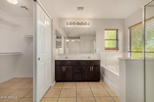 Building Photo - 4115 W Valley View Dr