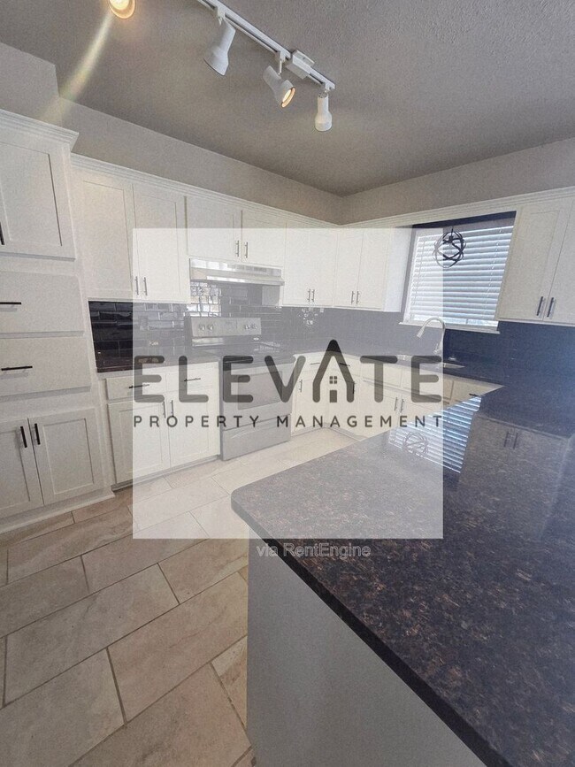 Building Photo - 1809 N Oakhill Rd