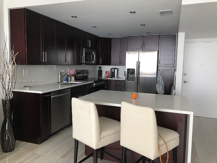 Building Photo - 1301 NE Miami Gardens Dr
