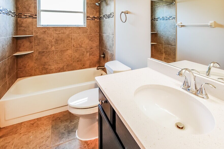 Building Photo - 3750 Barbizon Cir S