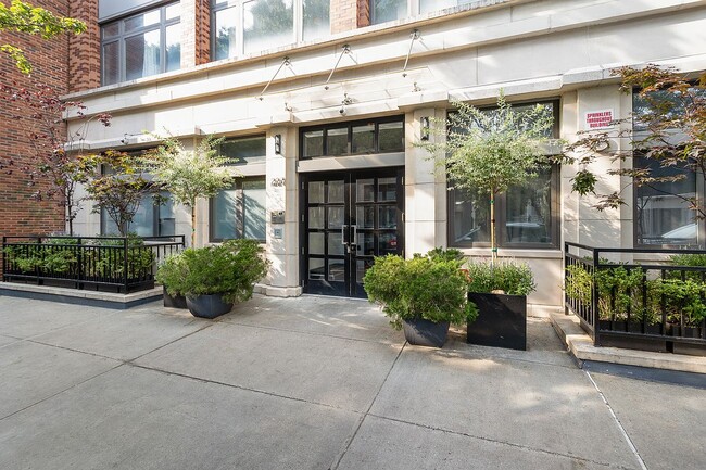 Building Photo - 227 E 111th St