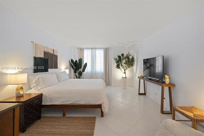 Building Photo - 2301 Collins Ave