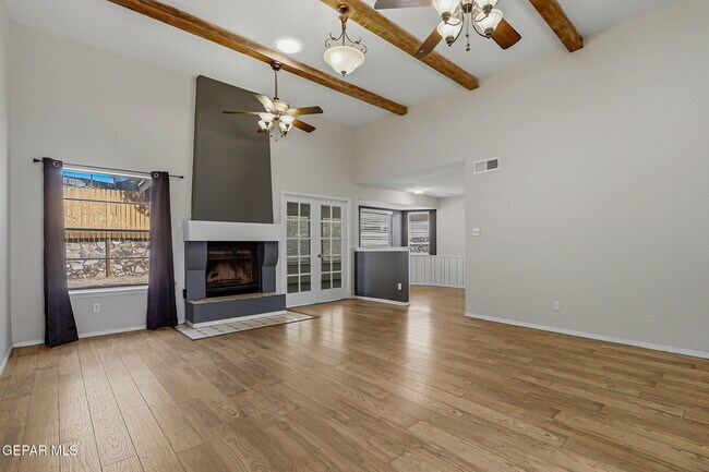 Building Photo - 604 La Chapa Ave