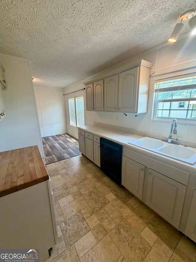 Building Photo - 3116 South St