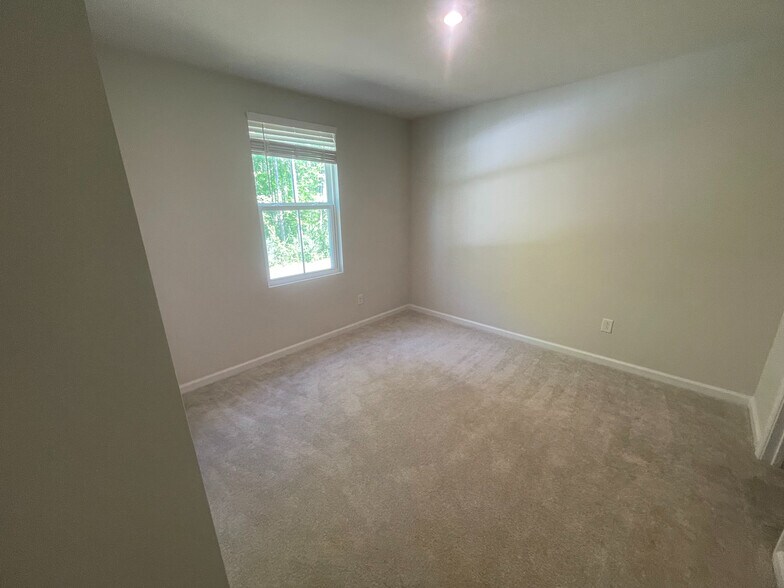 Building Photo - Room in House on Rustling Pines Ct