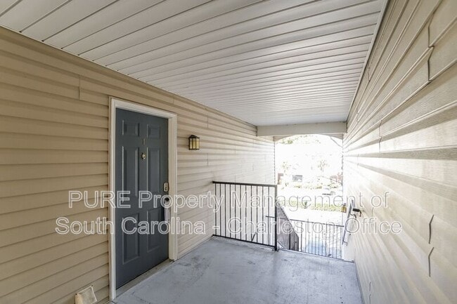 Building Photo - 2011 N Hwy 17