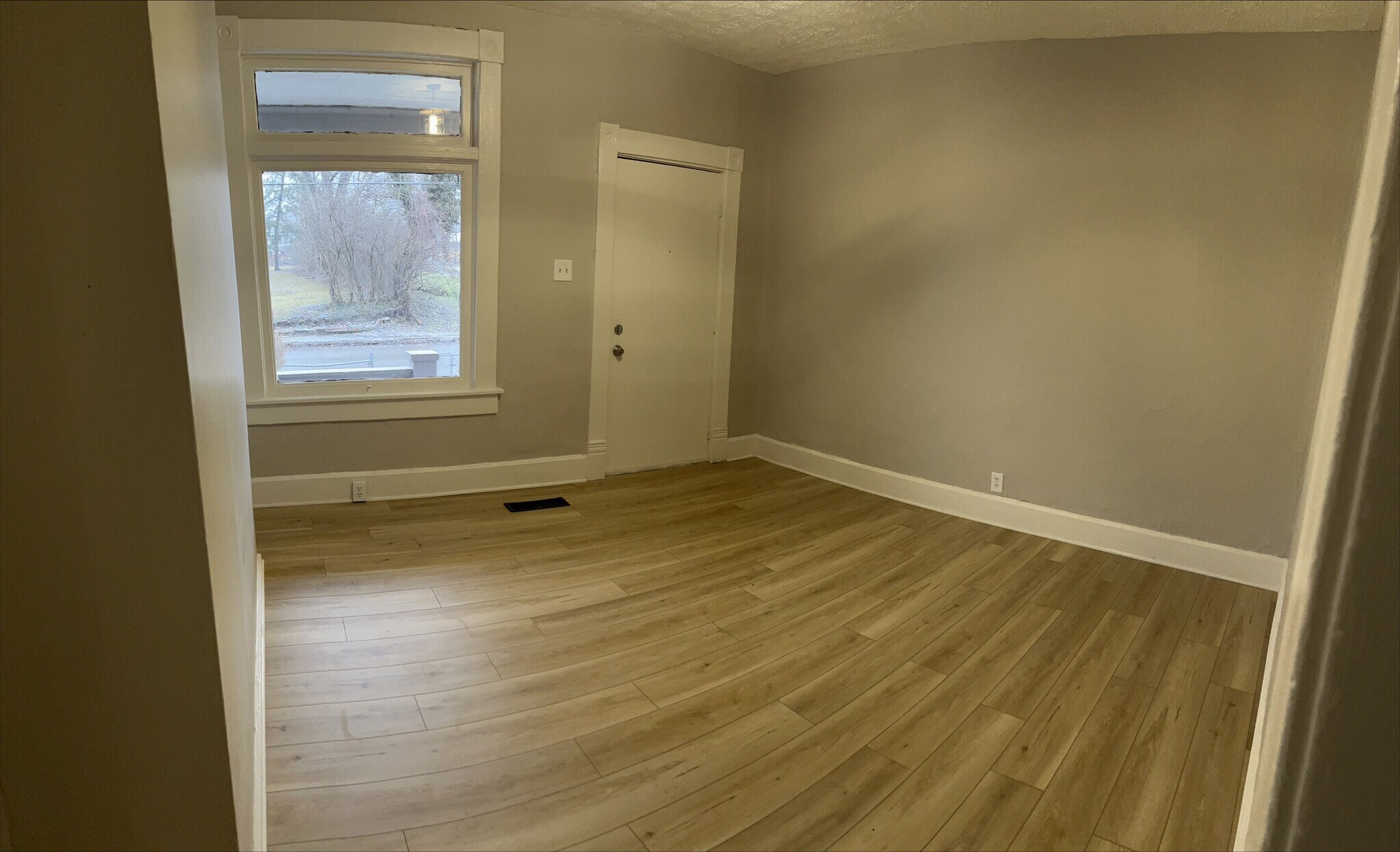 Living area #1 - 1283 E Fulton St