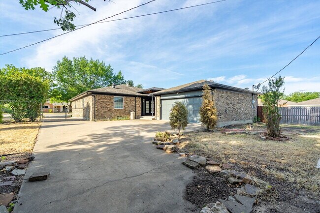 Building Photo - Move in special: $1,000 off your first month with an 18 month lease.