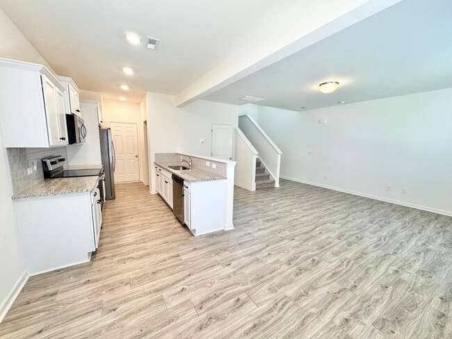 Building Photo - Three bedroom 2 1/2 bath paired home. Clos...