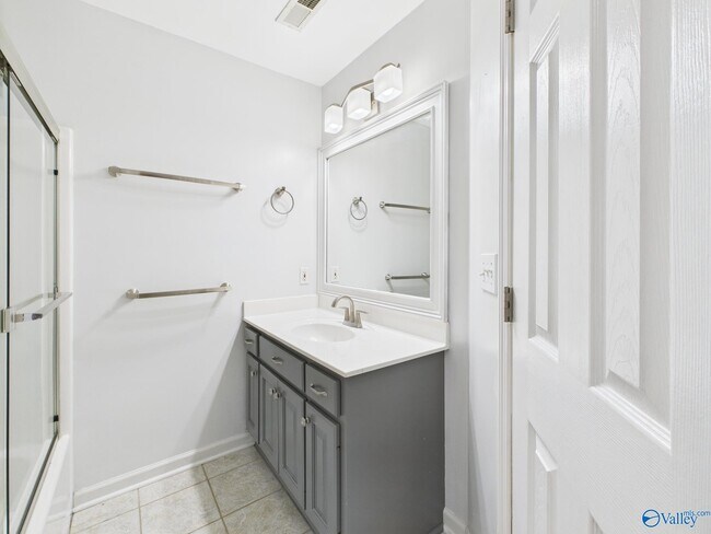 Building Photo - 122 Bellingham Dr