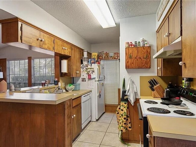 Building Photo - 8109 Ceberry Dr