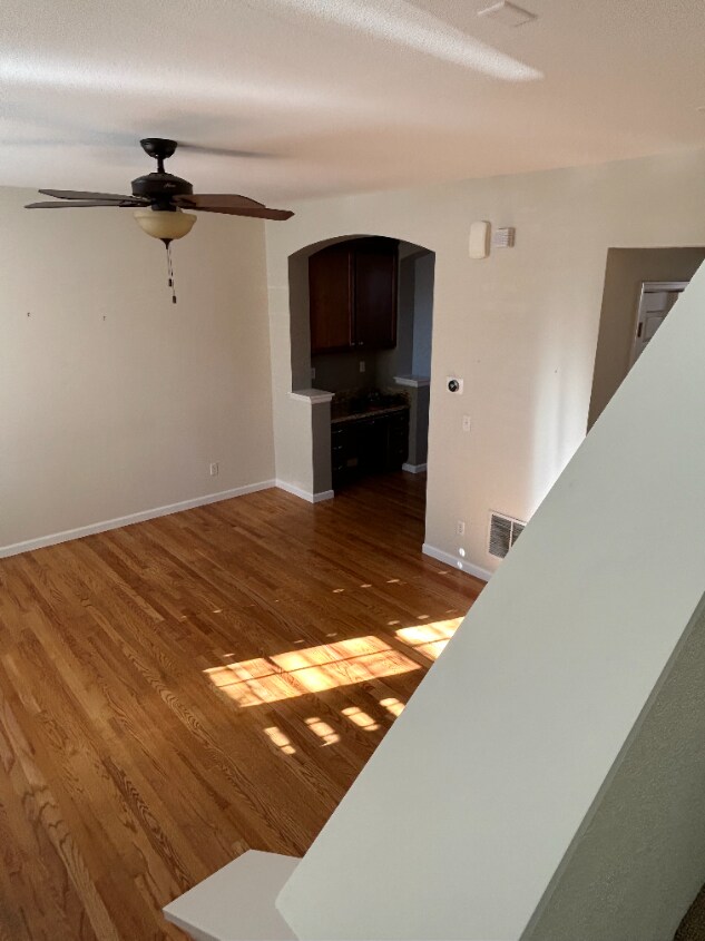 Building Photo - Great Lowry Townhome!