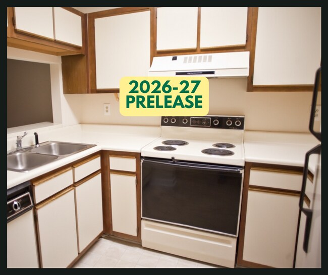 Primary Photo - Live close to campus!