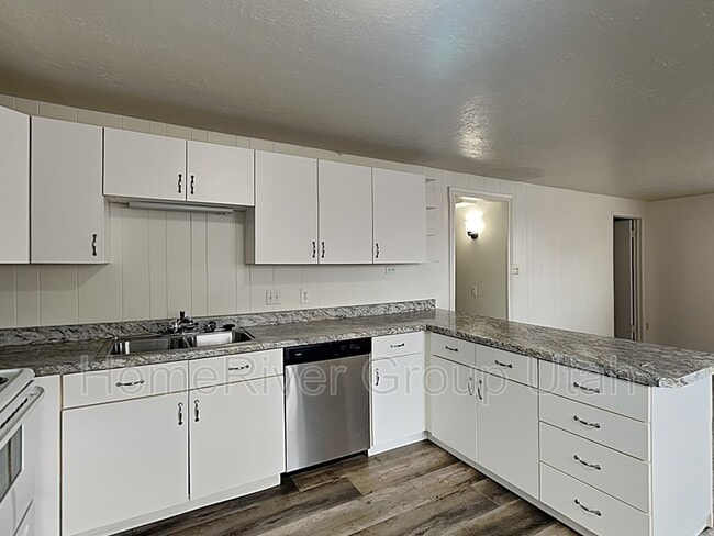 Building Photo - 233 Odell Lane 100 N