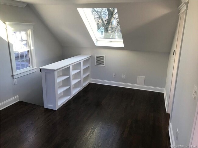 Building Photo - 76 East Ave