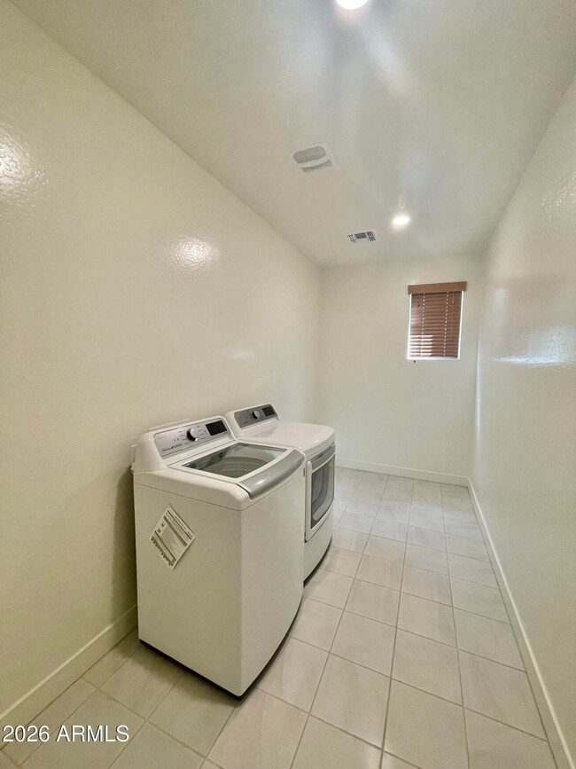 Building Photo - 20862 E Sparrow Dr