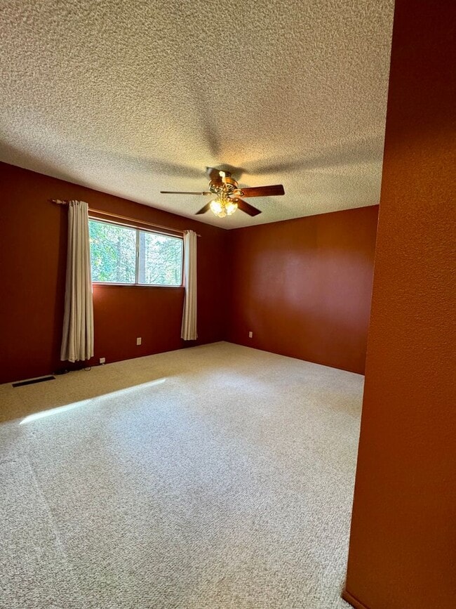 Building Photo - 4-bed 3-bath home in Nevada City!