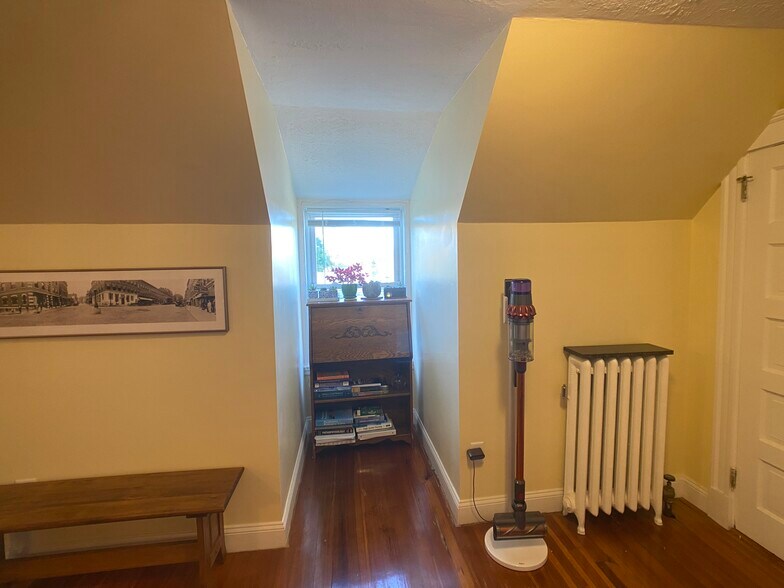 Building Photo - 8 Mendelssohn St