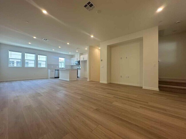 Building Photo - 4 bedroom home for leasing in Chino