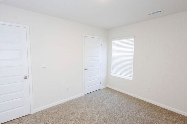 Building Photo - MOVE IN SPECIAL-Beautiful home available for rent