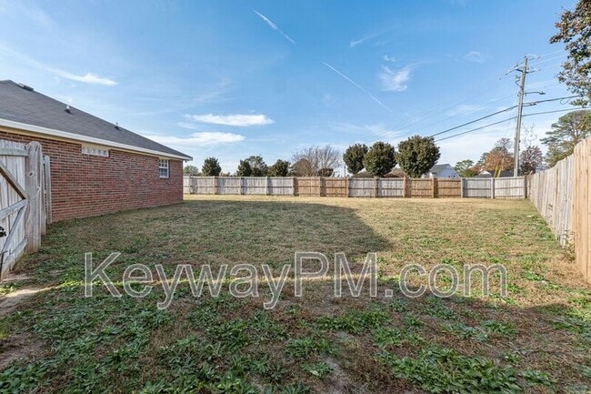 Building Photo - 124 Summerfield Cir