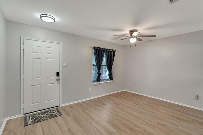 Building Photo - 24422 Lakecrest Village Dr